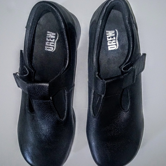 Drew Shoes Gail T-strap Mary Janes, Wide Width - Picture 2 of 6